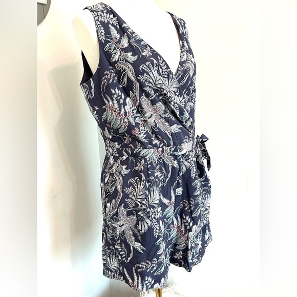 LOFT Pants - Loft Floral Romper Crossover V-Neck Sleeveless Versatile Waist Tie Size 8